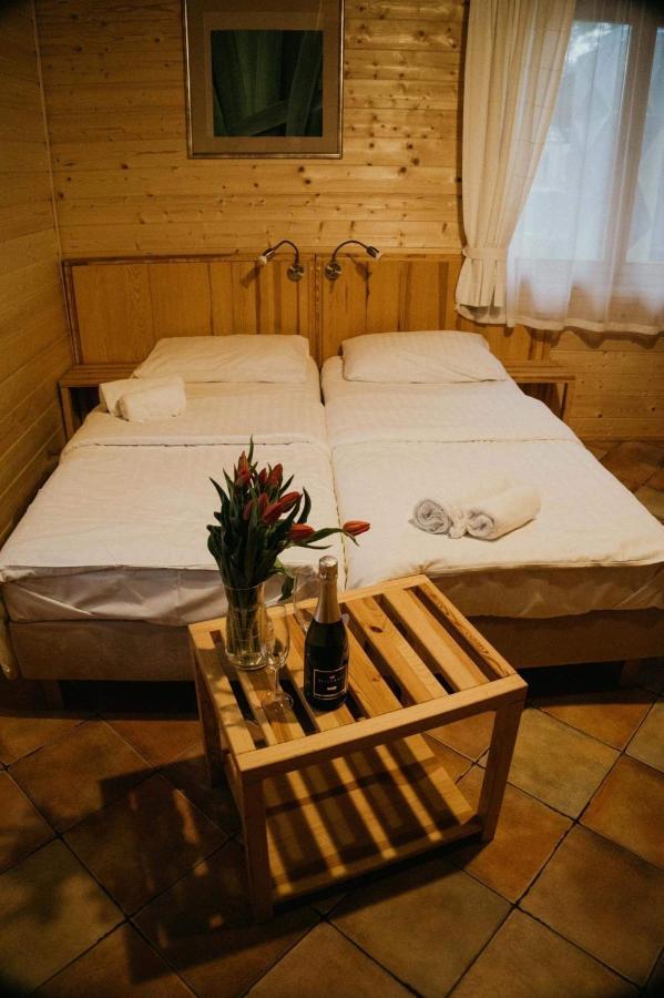 Daglezjowy Dwor Hotel Osiek  Buitenkant foto